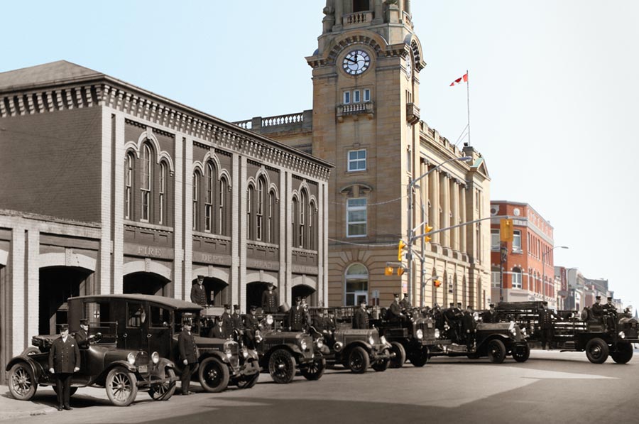Then and now picture of old cars in front of post office